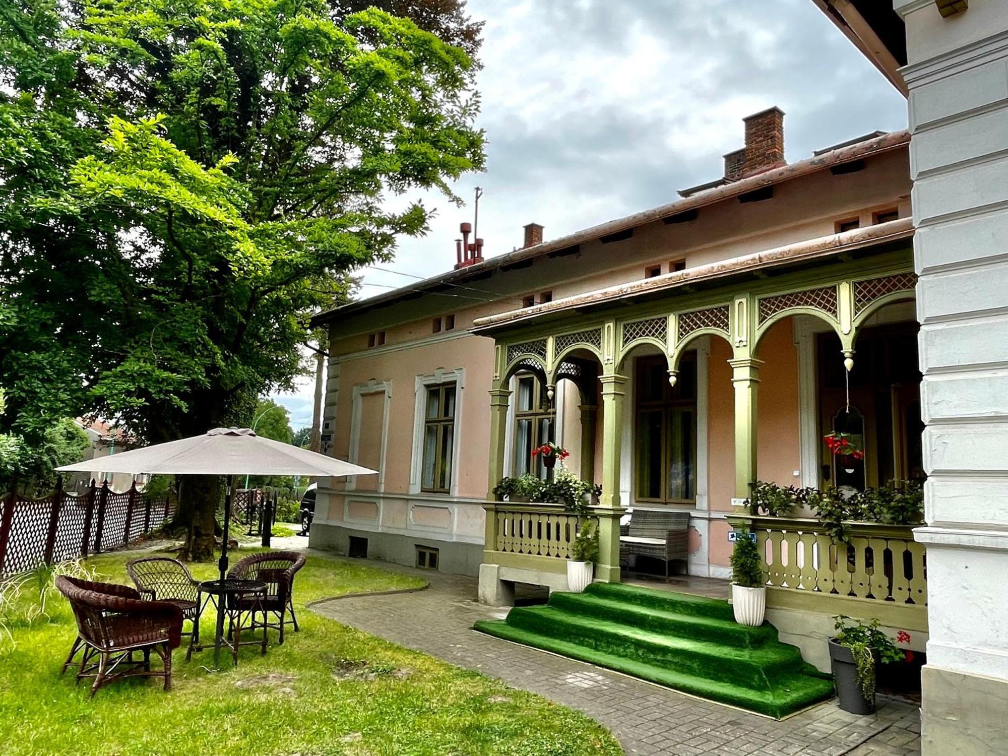 Willa Szwadron Łańcut Buitenkant foto