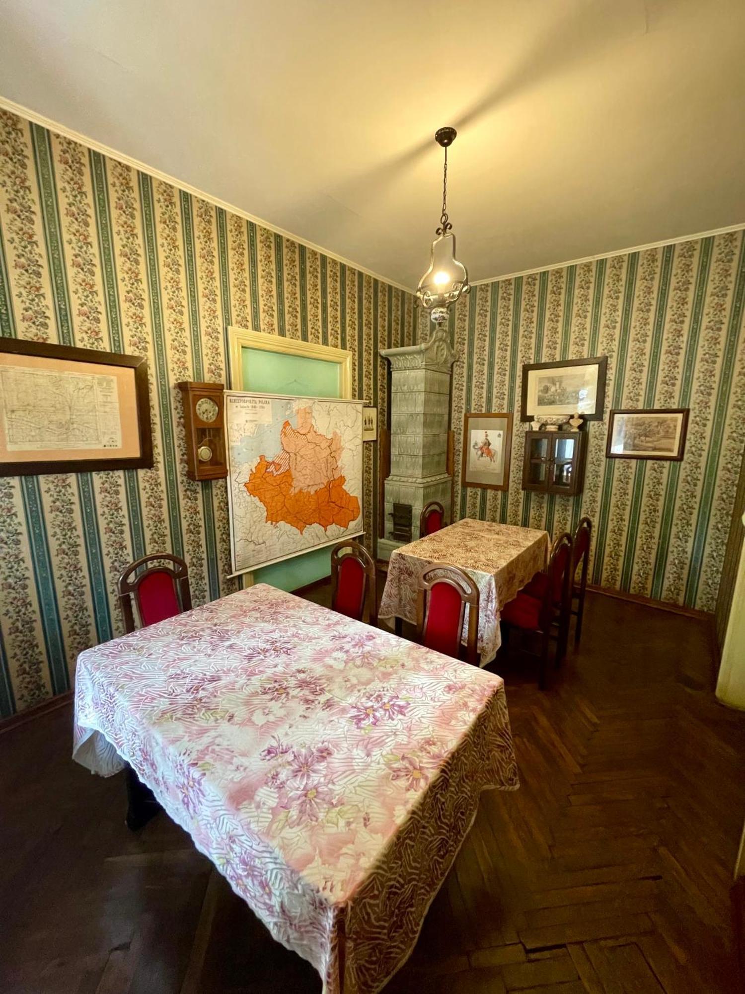 Willa Szwadron Łańcut Buitenkant foto