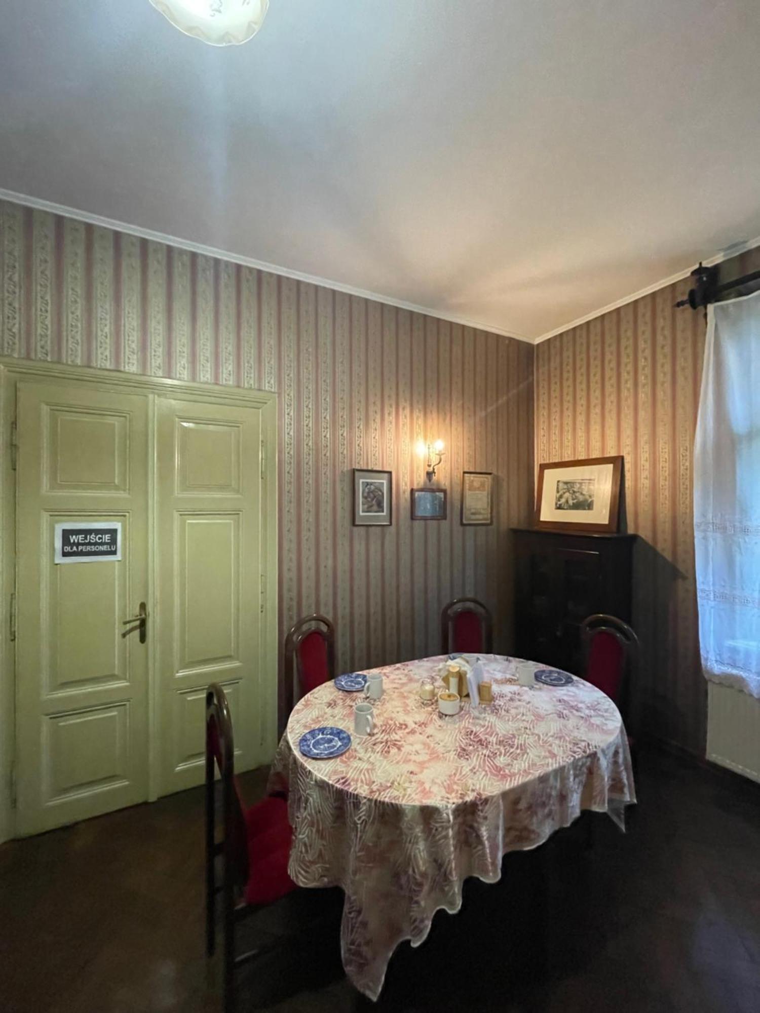 Willa Szwadron Łańcut Buitenkant foto